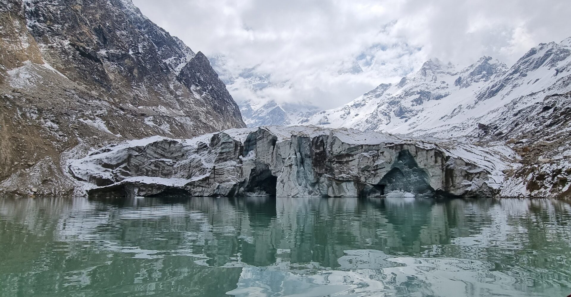 YES-27-G-14: Exploring the Thermal Dynamics of Himalayan Proglacial ...